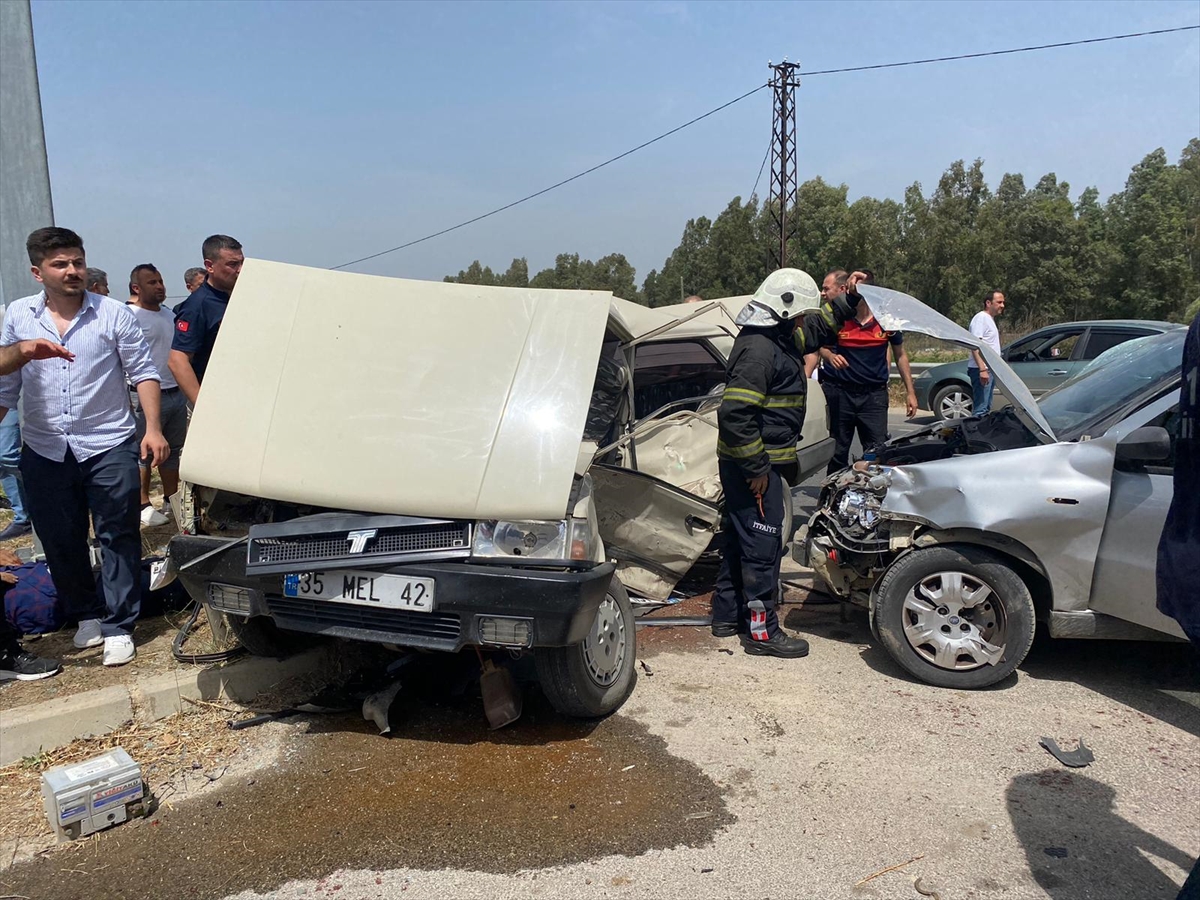Aydın'da iki otomobilin çarpıştığı kazada 7 kişi yaralandı