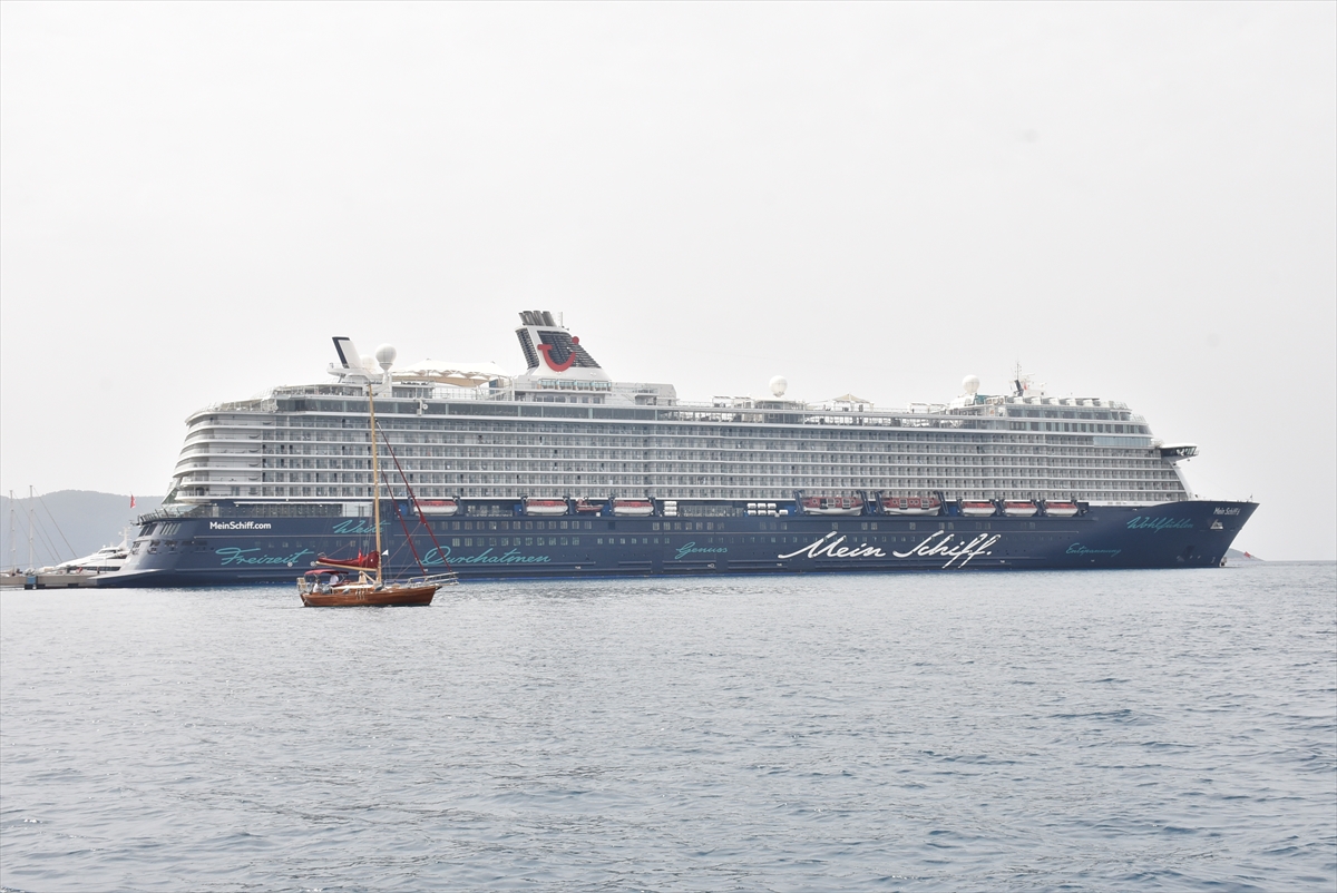 Bodrum'a "Mein Schiff 6" kruvaziyeri 2 bin 571 yolcu getirdi