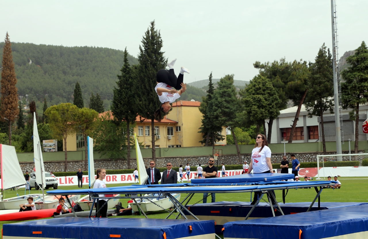 Antalya ve çevre illerde 19 Mayıs Atatürk'ü Anma, Gençlik ve Spor Bayramı kutlandı