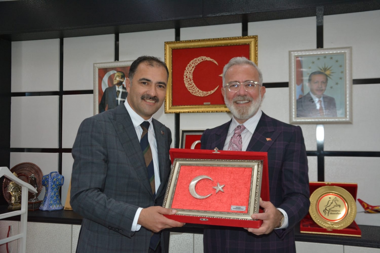 AK Parti Grup Başkanvekili Yenişehirlioğlu'ndan Demirci Belediye Başkanı Kara'ya ziyaret