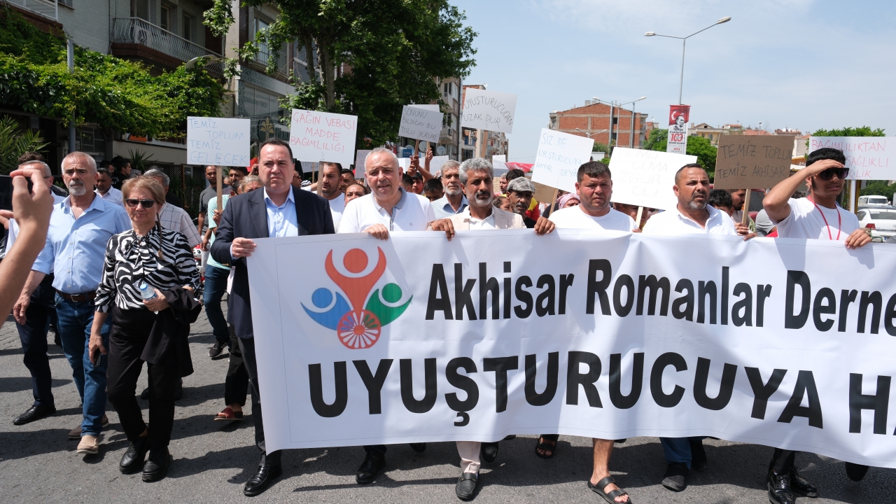 Akhisar'da "uyuşturucuya hayır" yürüyüşü yapıldı