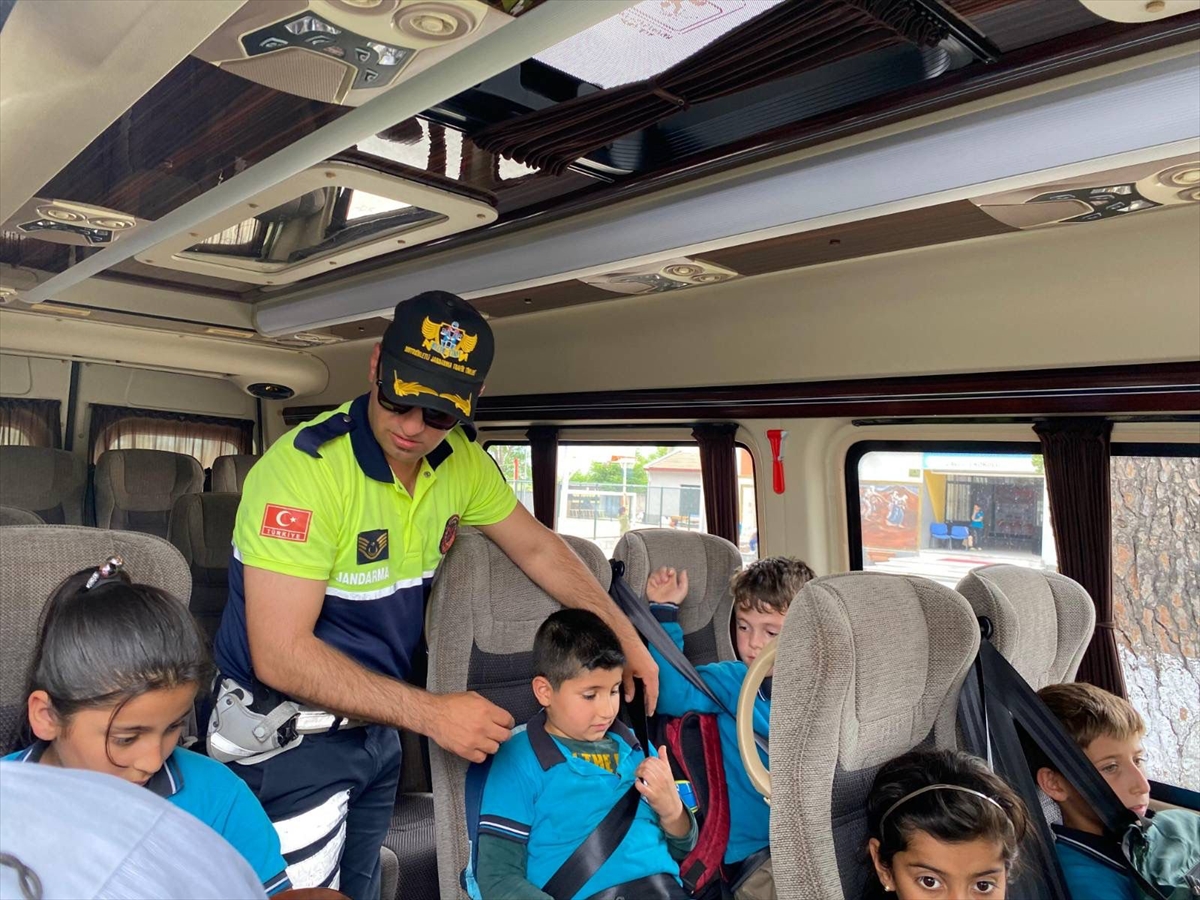 Salihli'de okul servisleri denetlendi