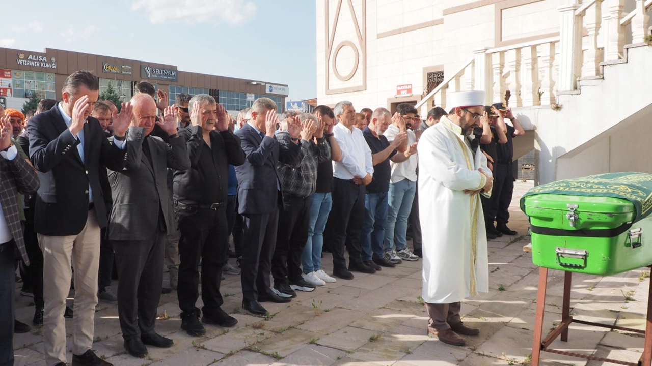 Karma OSB Başkanı Güngör’ün Babası Son Yolculuğuna Uğurlandı