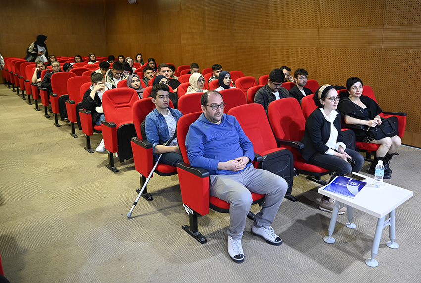 Uşak Üniversitesinde Atık Sulardan Antibiyotiklerin Arıtılması Yöntemleri Konuşuldu