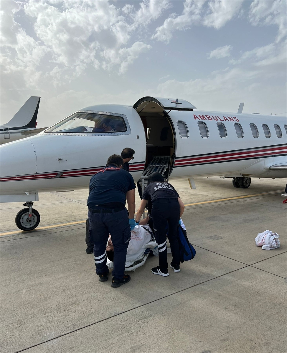Muğla'da ambulans uçak omurga kırığı bulunan genç için havalandı