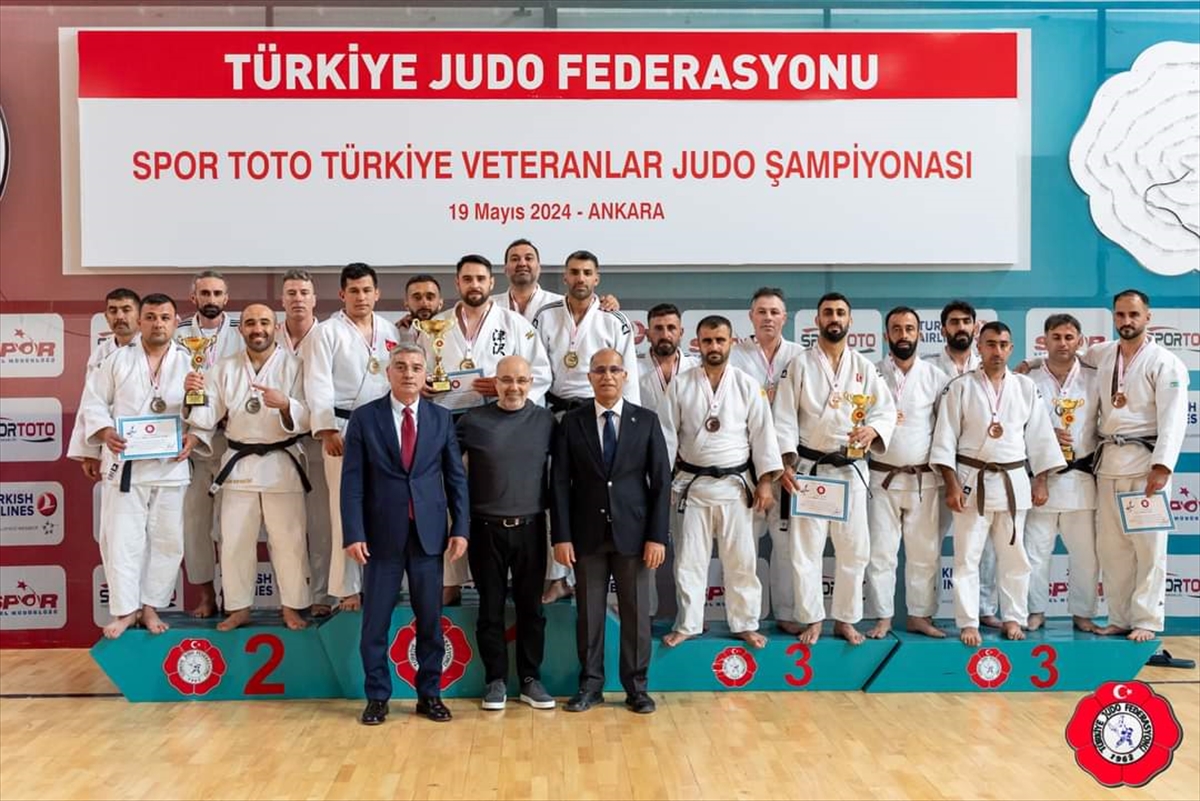 Manisalı veteran judocular, Ankara'dan 18 madalyayla döndü