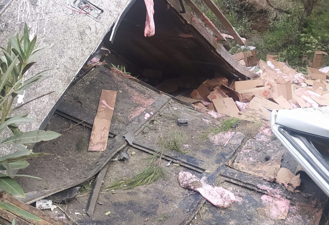 Muğla'da uçuruma devrilen tırın sürücüsü öldü