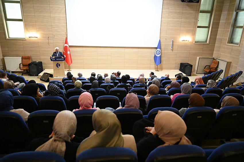 Uşak’ta Peygamber Döneminde Kadın Hakları Konferans Oldu