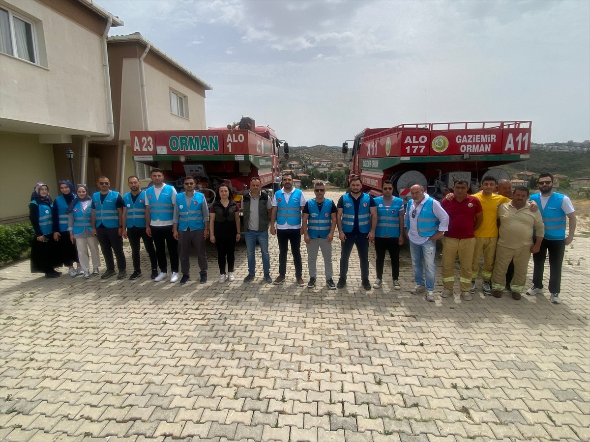 TÜGVA İzmir gönüllülerine yangına müdahale eğitimi verildi