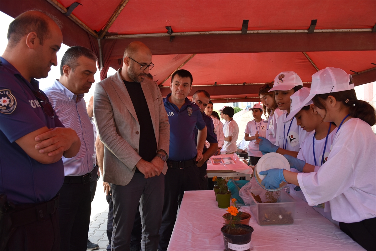 Germencik'te TÜBİTAK 4006 Bilim Fuarı açıldı