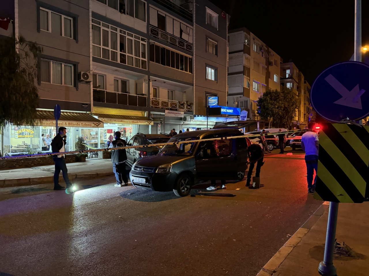 İzmir'de silahlı saldırıda 1 kişi öldü, 2 kişi yaralandı