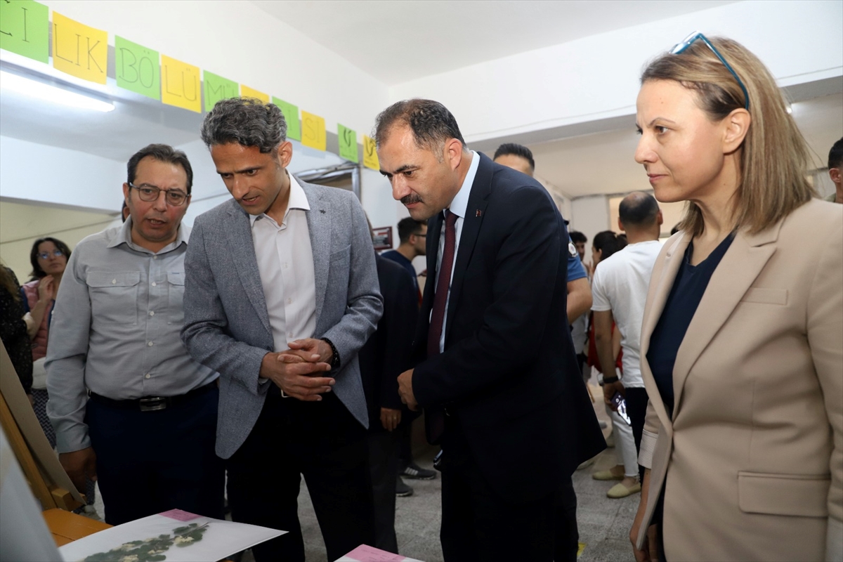 Demirci Meslek Yüksekokulu öğrencilerinden erozyon riskine karşı bilimsel sergi