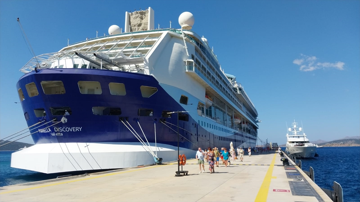 Bodrum'a "Marella Discovery" kruvaziyeriyle 1797 yolcu geldi