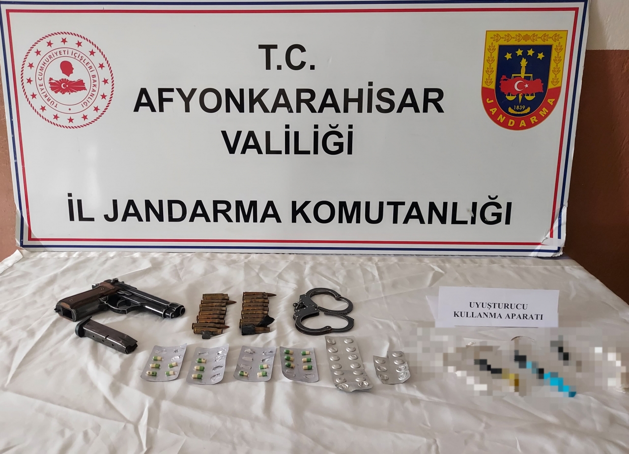 Afyonkarahisar'da uyuşturucu operasyonlarında 4 şüpheli yakalandı