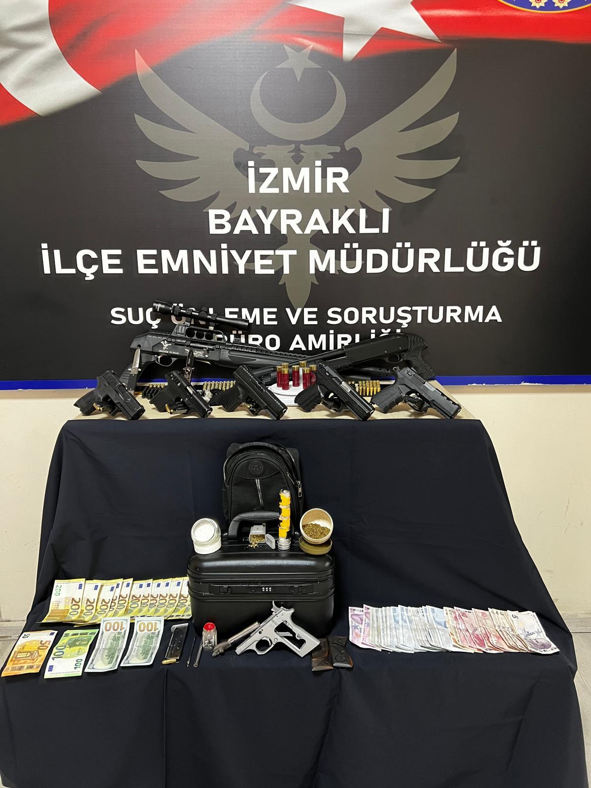İzmir'de uyuşturucu operasyonunda yakalanan 2 şüpheli tutuklandı