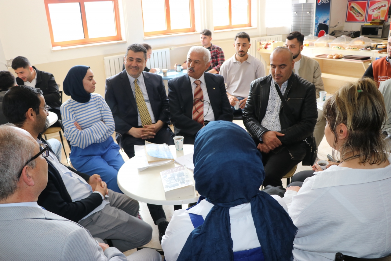 Emekli eğitimci 75 yaşında yüksek lisans öğrencisi oldu