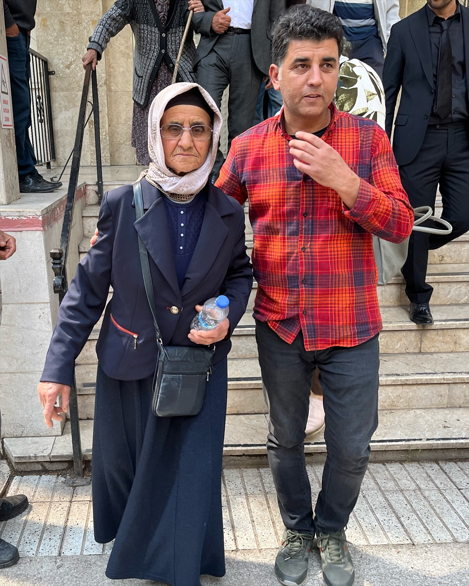 Denizli'de maden şirketinin 2 çalışanını darbettiği suçlamasıyla yargılanan kadına para cezası