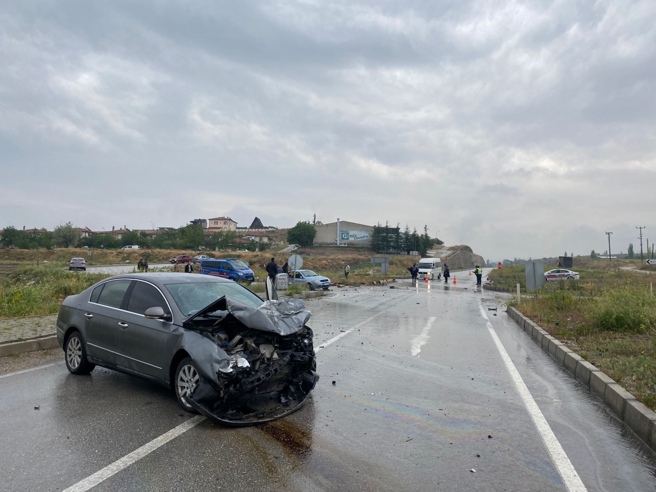 Afyonkarahisar'da iki otomobil çarpıştı, 4 kişi yaralandı