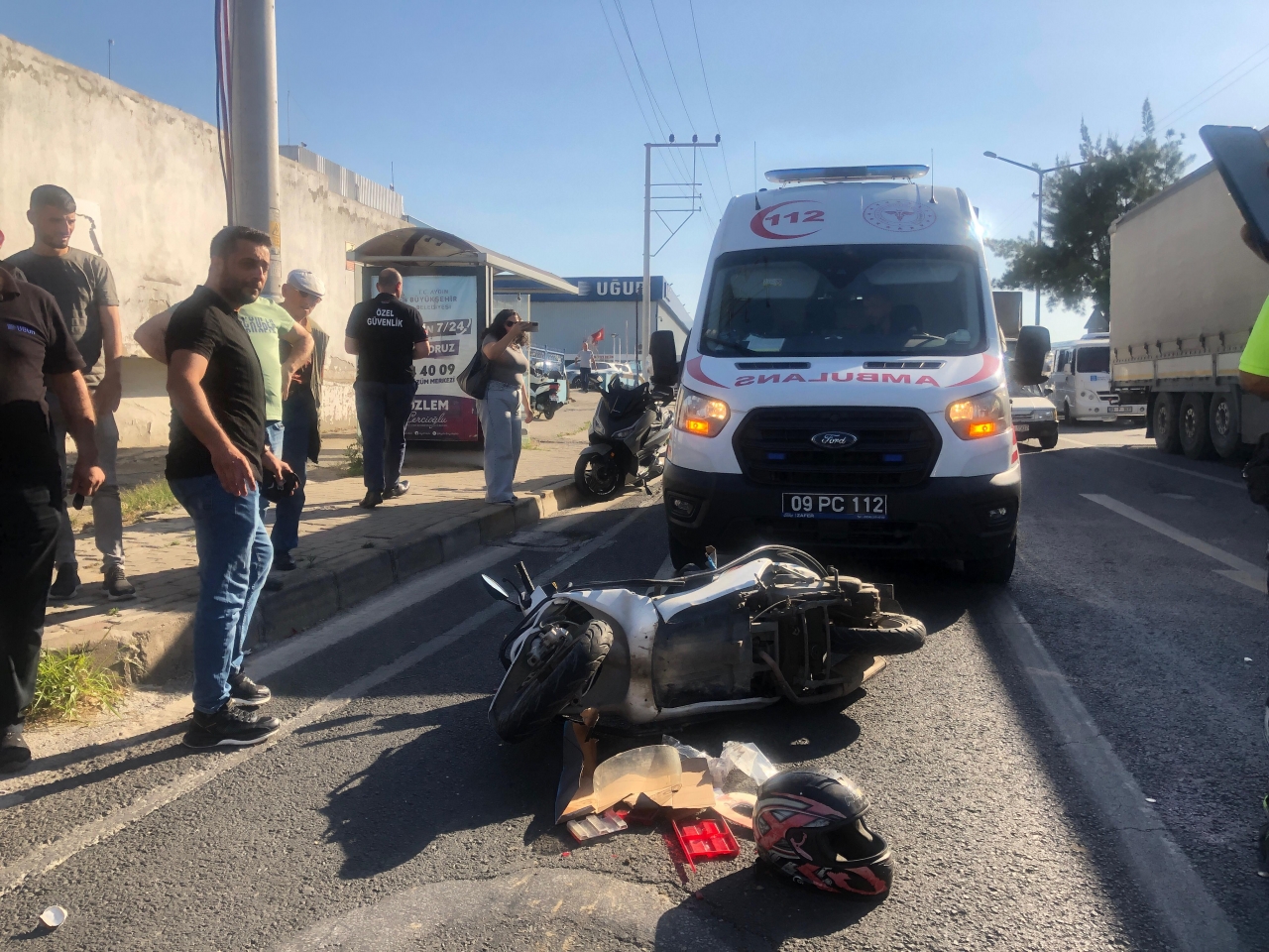 Aydın'da itfaiye aracı ile motosikletin çarpışması sonucu 2 kişi yaralandı