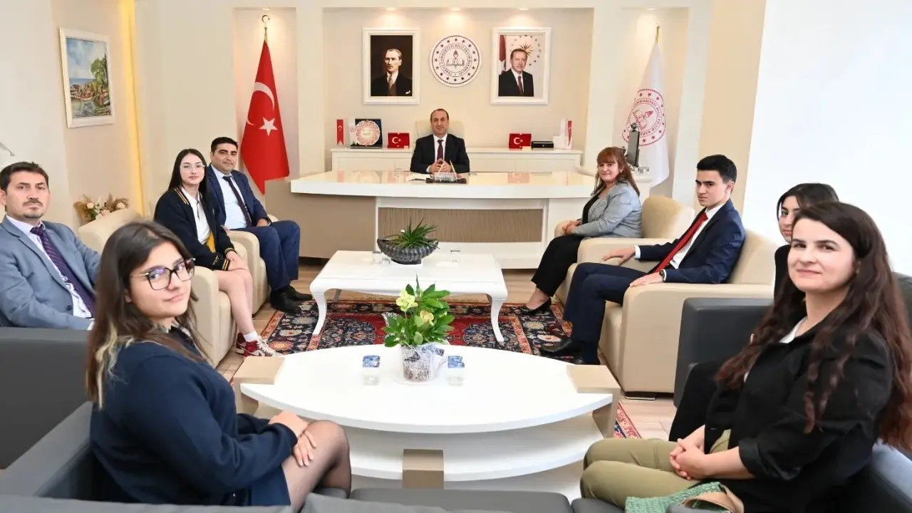 Dijital Kitapta Uşaklı Öğrencilerin Şiirleri Yayınlanacak