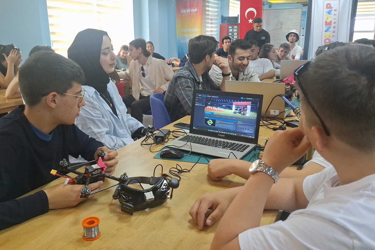 Turgutlu'da İtalyan öğrenciler Deneyap atölyesini ziyaret etti