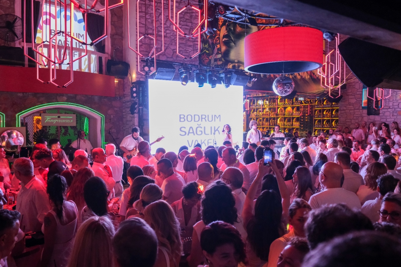Bodrum Sağlık Vakfı yararına "4. Beyaz Gece" etkinliği düzenlendi