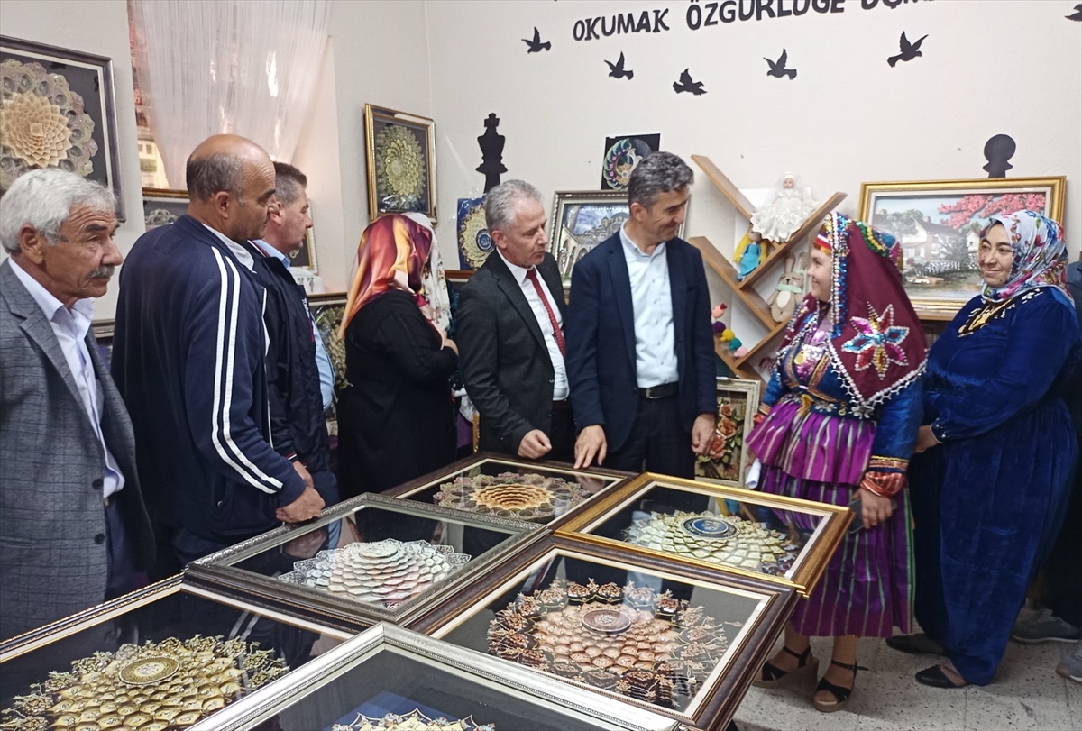 Çay'da "El Sanatları Sergisi" açıldı