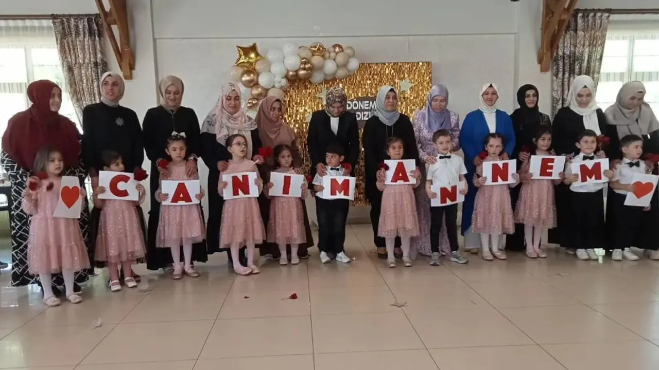 Uşak’ta Kur'an Kursları Mezuniyet Programları Ve Yılsonu Şenlikleri Yapıldı