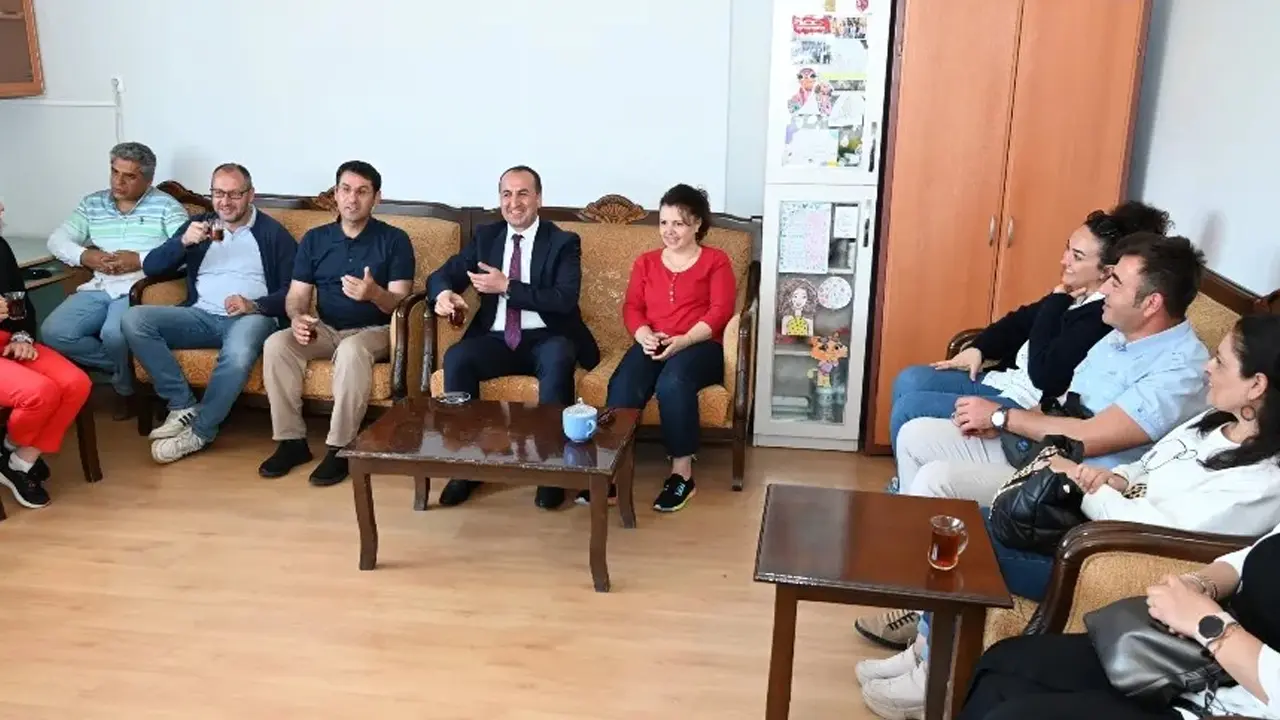 Uşak Milli Eğitim Müdürü Yücel Öğretmenlerle Yeni Müfredatı Konuştu