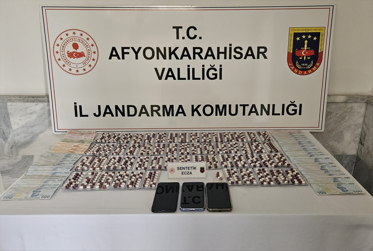 Afyonkarahisar'da uyuşturucu operasyonunda 3 şüpheli yakalandı