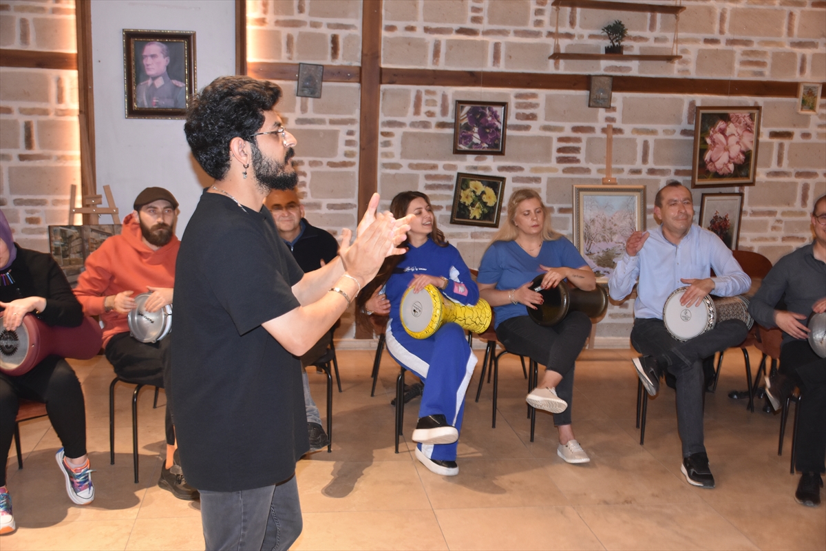 Darbuka kursuna katılanlar kalp nakli bekleyen çocuk için sahne alacak