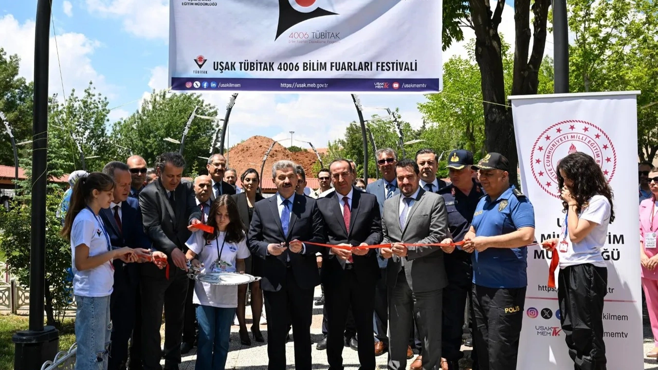 Uşak’ta TÜBİTAK Fuarı Açıldı