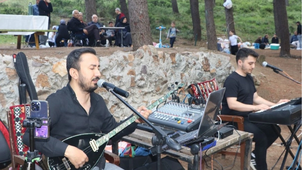 Uşak Karahallılar Vakfı Keşkek Gününde Coştu