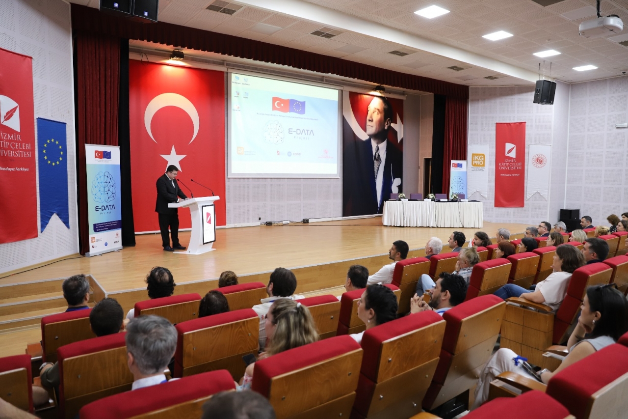 İKÇÜ koordinatörlüğünde gençlere veri analizi eğitimi verilecek