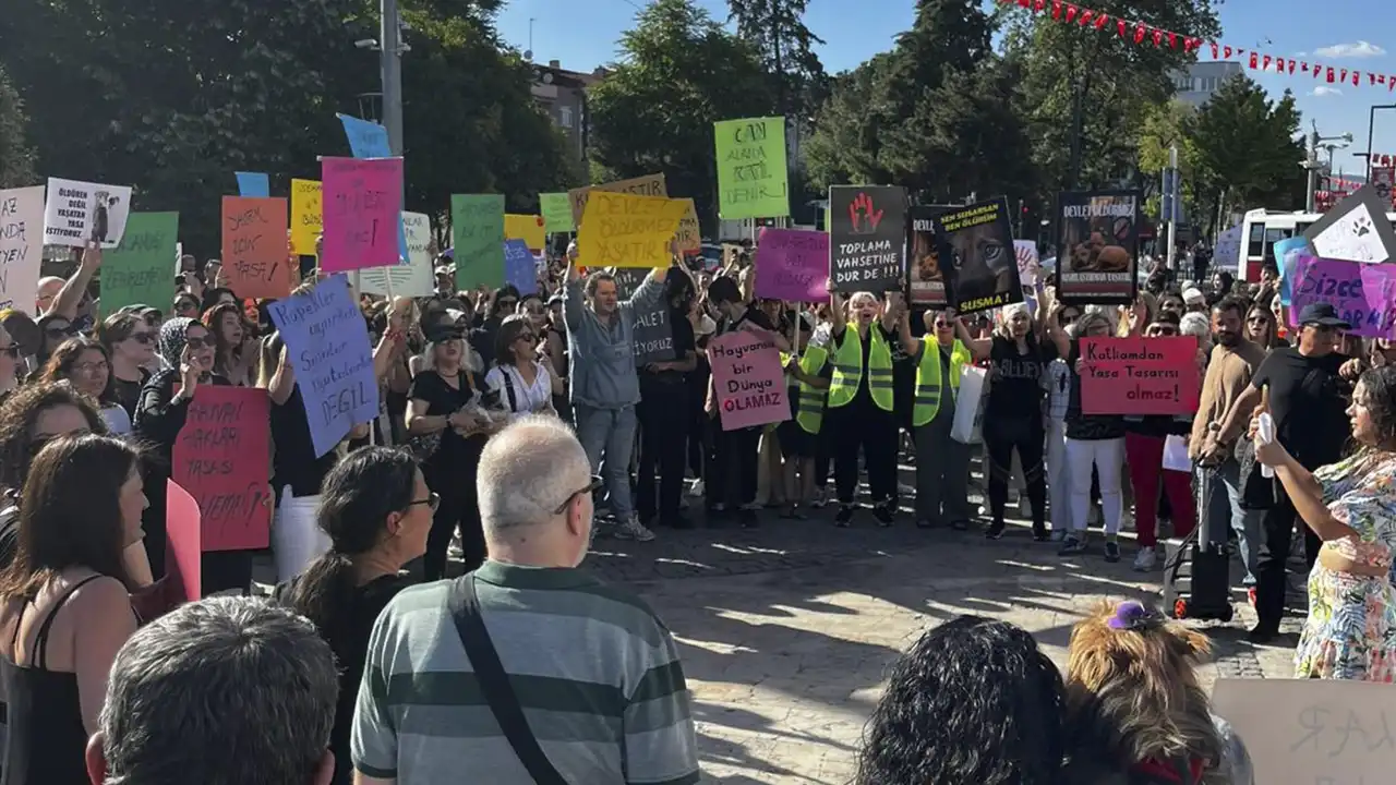 Uşak'ta Yüzlerce Hayvansever Kanun Teklifine Karşı Tek Ses Oldu