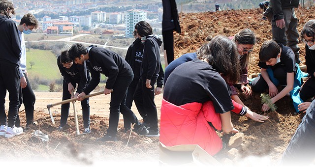 UŞAK ARHAN KOLEJİ, UŞAK TEMA VAKFI İL TEMSİLCİLERİ’NİN DÜZENLEDİĞİ FİDAN DİKİM ETKİNLİĞİ’NE KATILDI