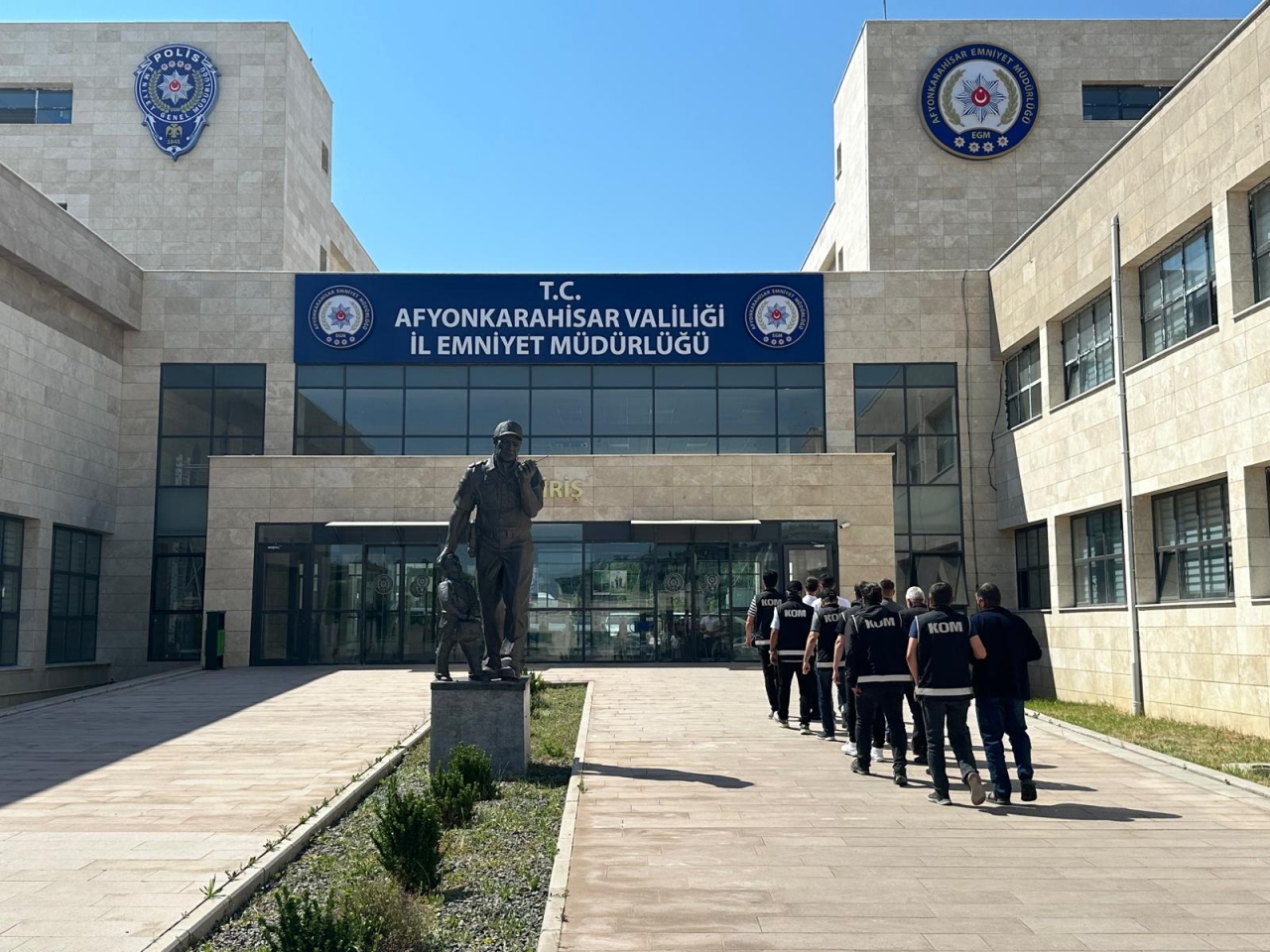 Afyonkarahisar'da silah kaçakçılığı operasyonunda 7 zanlı yakalandı