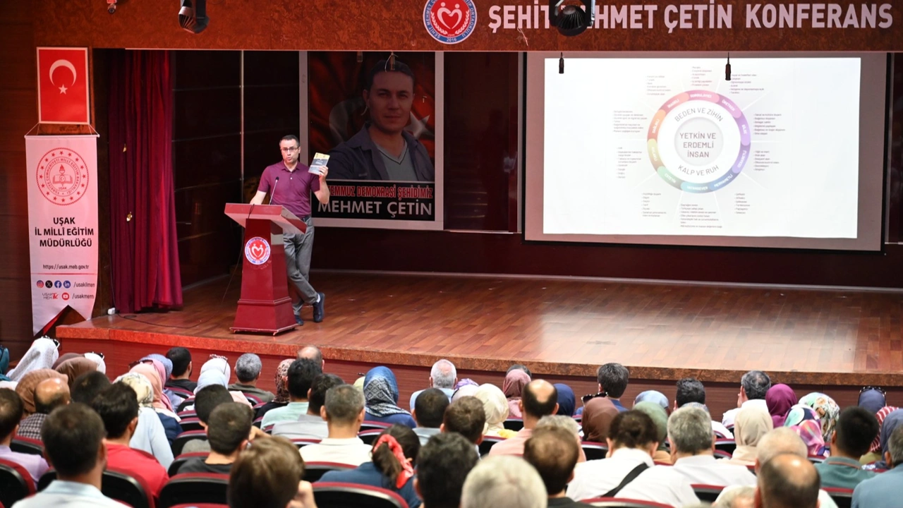 Uşak’ta Din Kültürü Öğretmenlerine Maarif Modeli Tanıtıldı