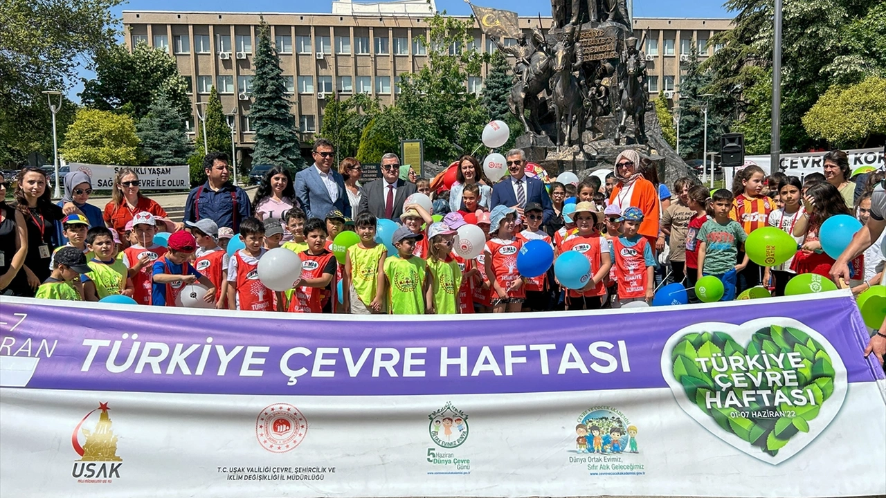 Uşak'ta Çevre Farkındalığı Amacıyla Yürüyüş Düzenlendi