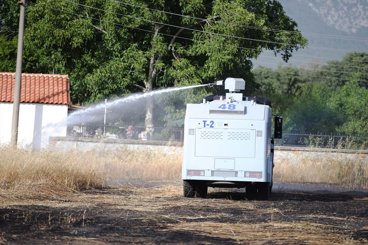 Muğla'da zirai alanda çıkan yangın söndürüldü