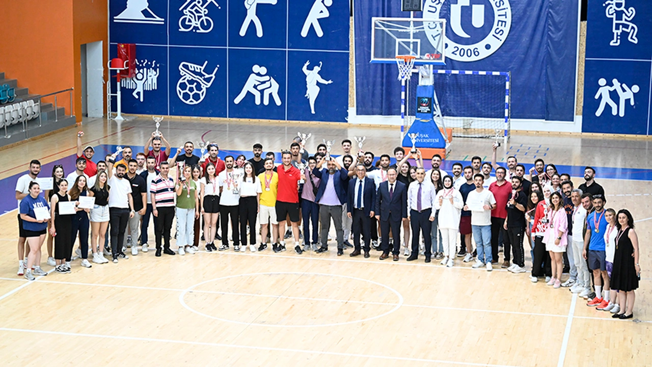 Uşak’ta Bahar Spor Şenlikleri Madalya Töreniyle Bitti