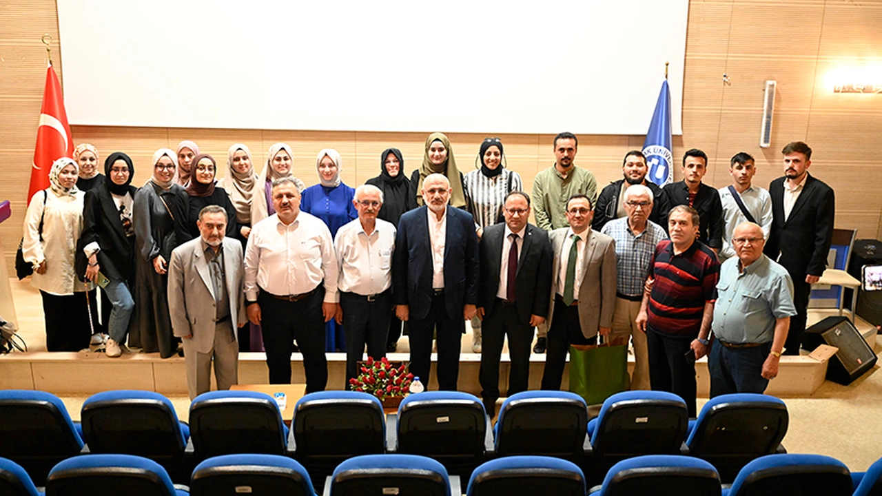 Uşak Üniversitesi'nde 'Semâdan Sînelere Kur’an' Konferansı Gerçekleşti