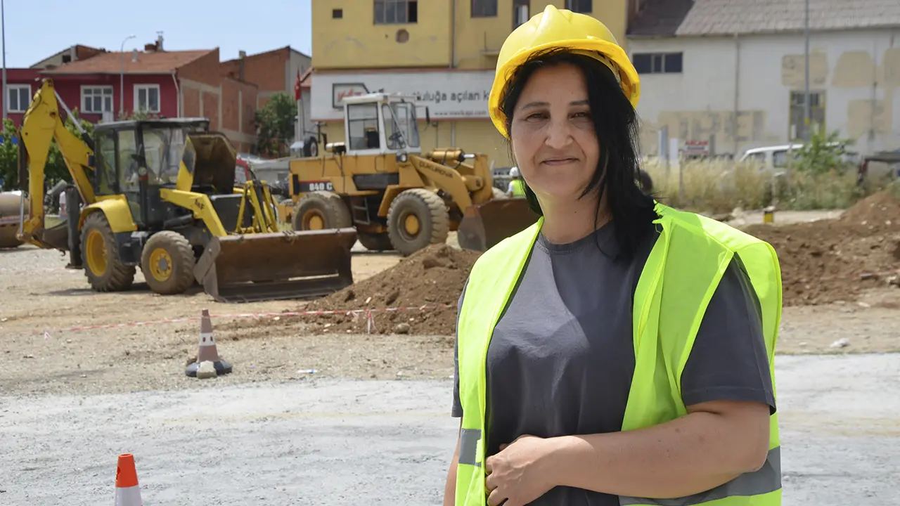 Çocuklarının Geleceği İçin Uşak'ta Kepçe Operatörü Sınavına Girdi