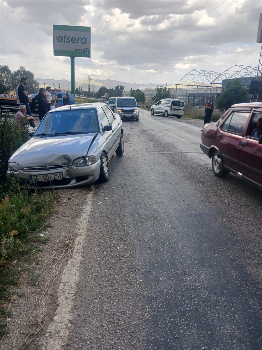 Afyonkarahisar'da trafik kazalarında 12 kişi yaralandı