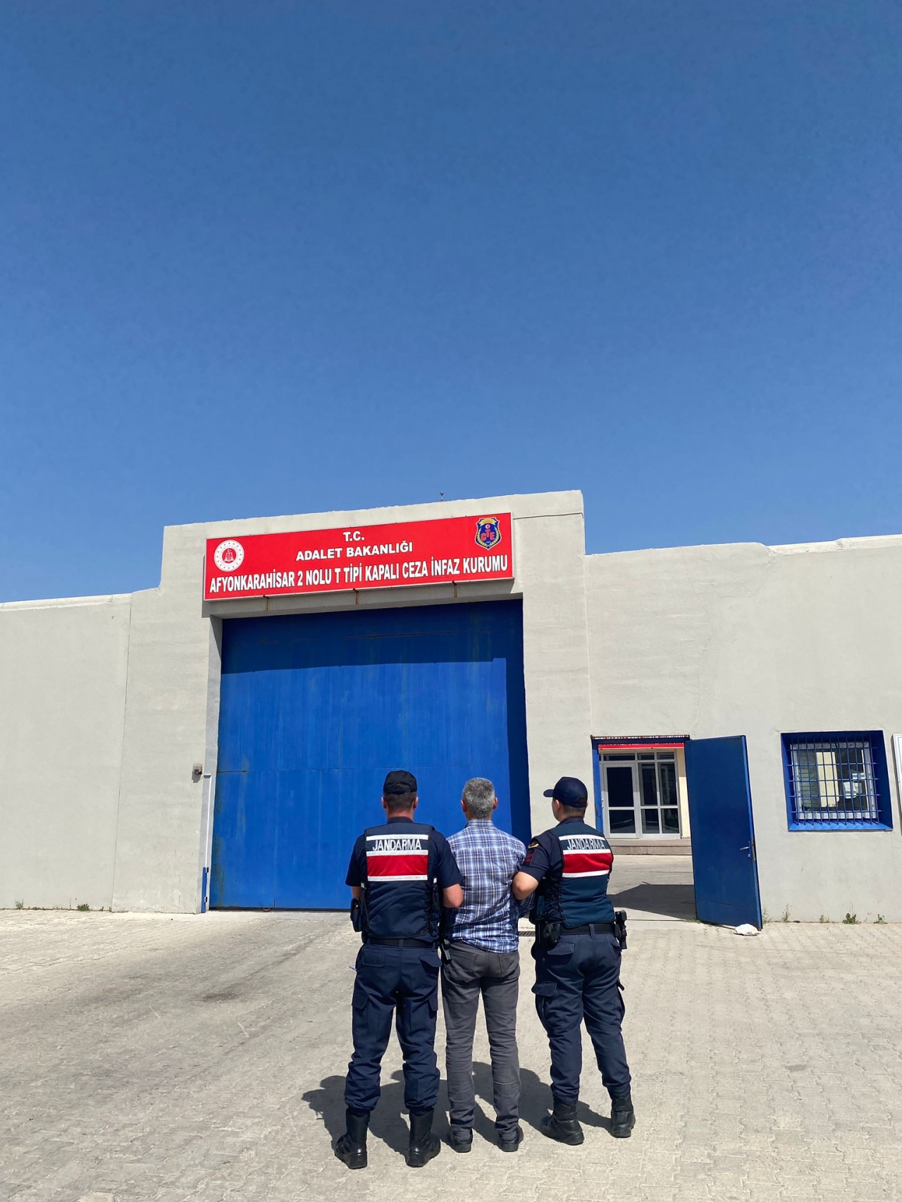 Afyonkarahisar'da firari 2 hükümlü yakalandı