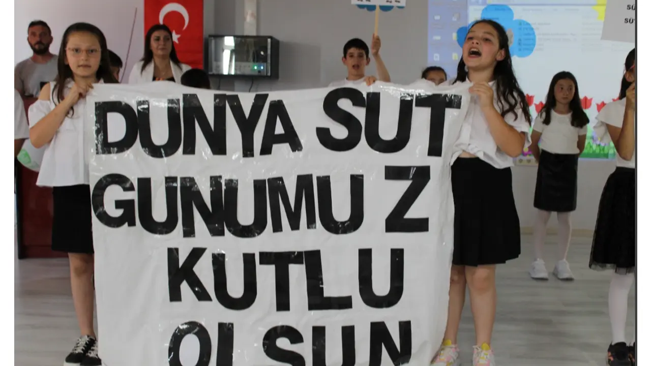 Uşak Tarım Ve Orman Müdürlüğü Süt Günüde Miniklerle Süt Paylaştı
