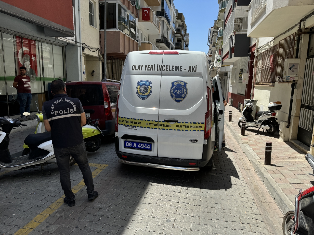 Aydın'da 75 yaşındaki kadın Binnaz Akyağcı evinde ölü bulundu
