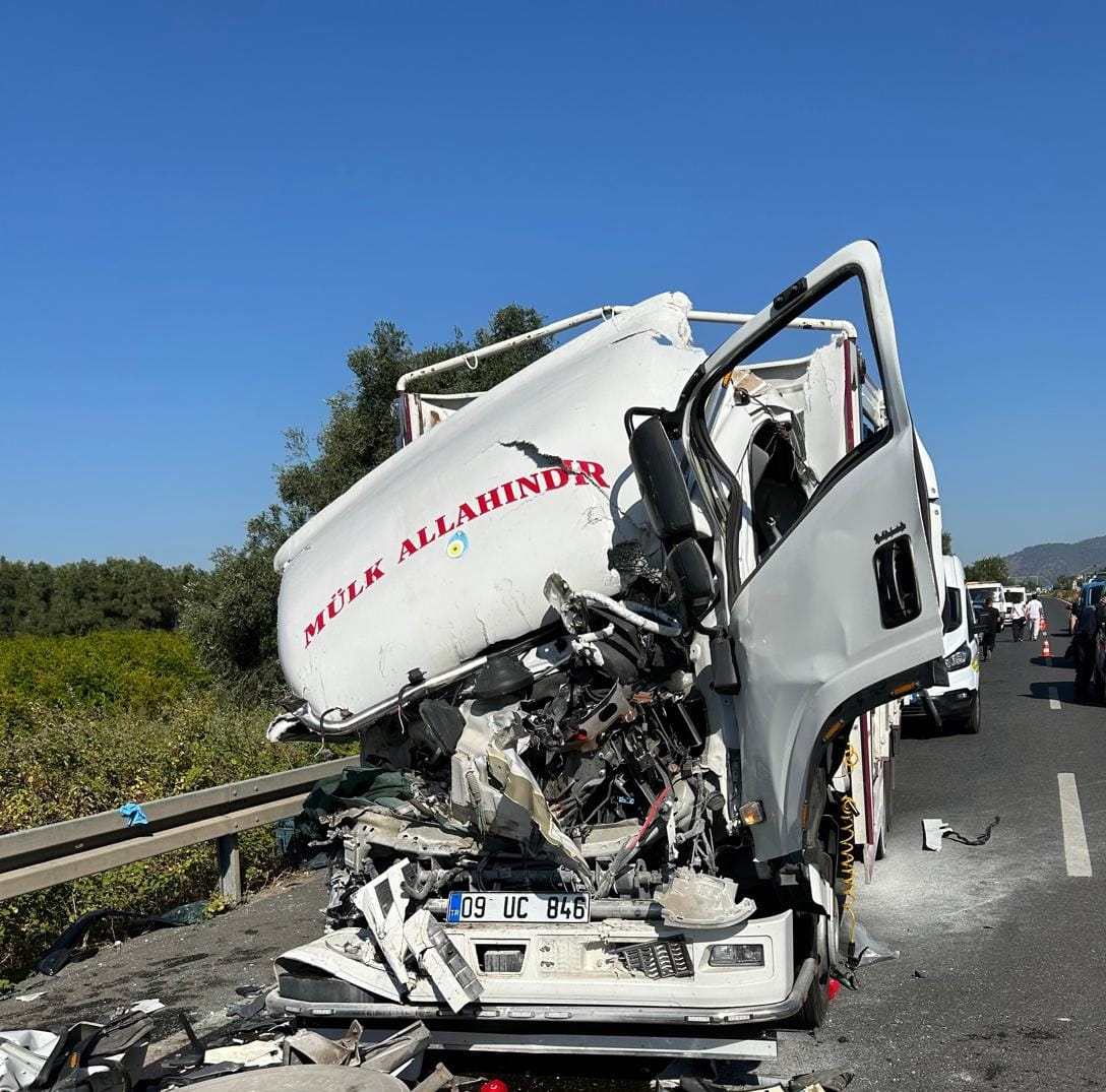 Muğla'da kamyonet tıra arkadan çarptı: Adem Yoldaş ve Nurettin Akdeniz Öldü