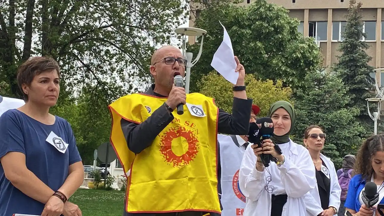 Eğitim Sen Uşak Şube Başkanı Ertunç Yeni Müfredatı Eleştirdi