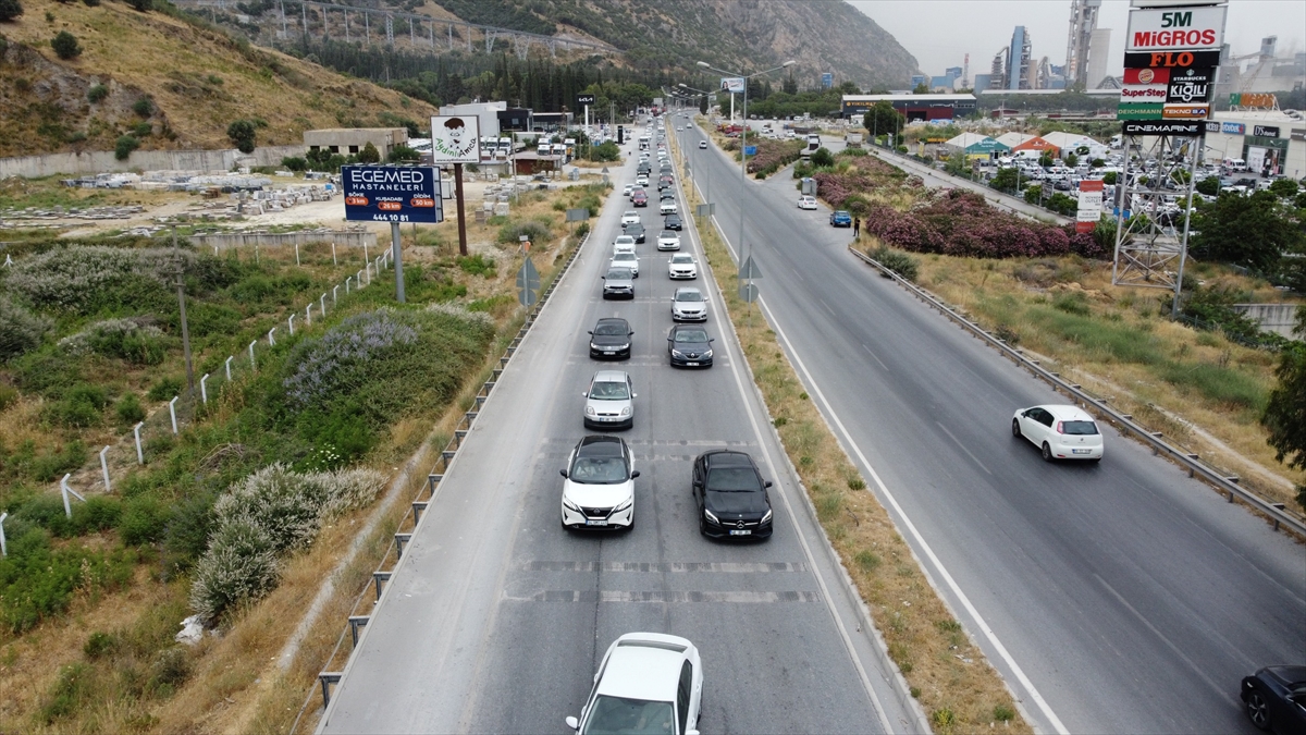 Aydın'da bayram öncesi trafik yoğunluğu yaşanıyor